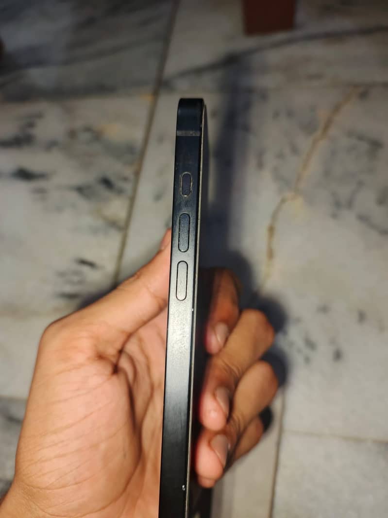 Apple iPhone 17e 0