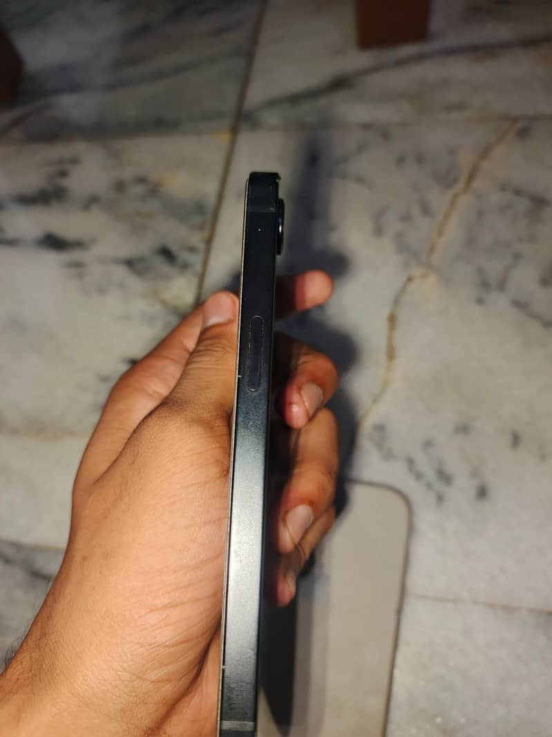 Apple iPhone 17e 3