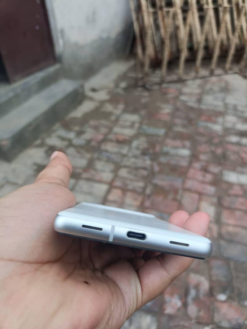 Google pixel 7A 5