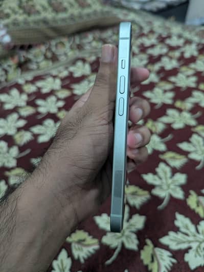 Apple iPhone 15