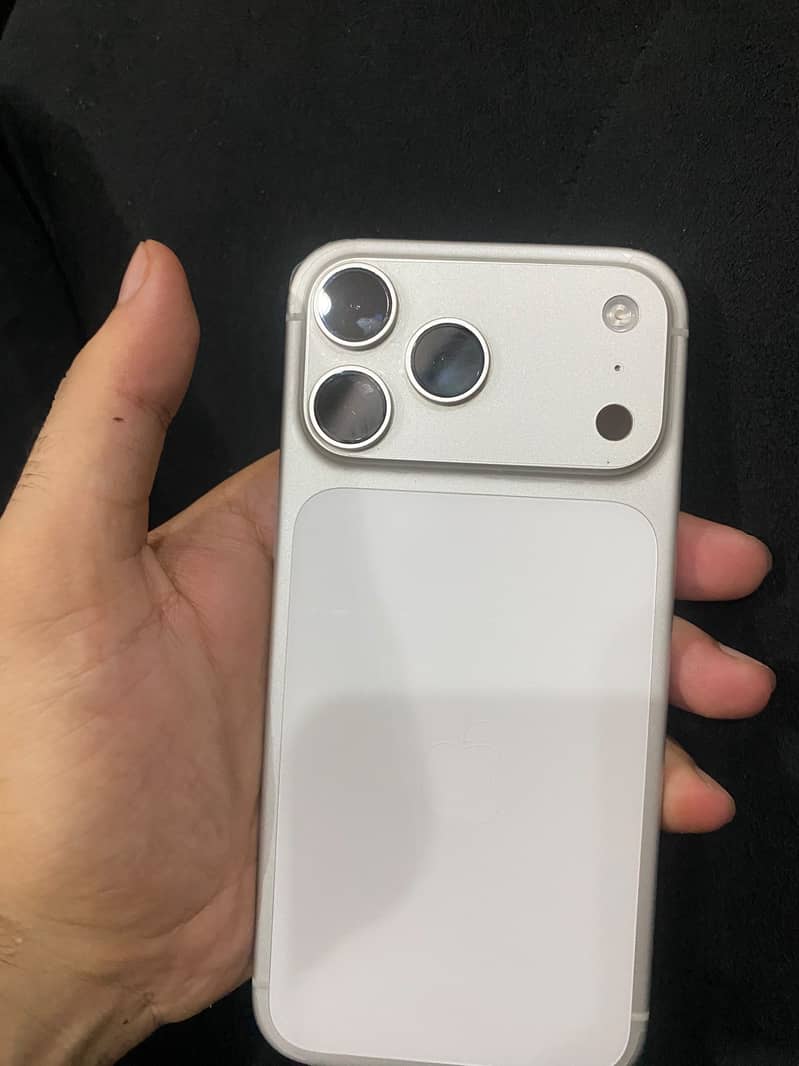 Iphone 17 Pro max 1