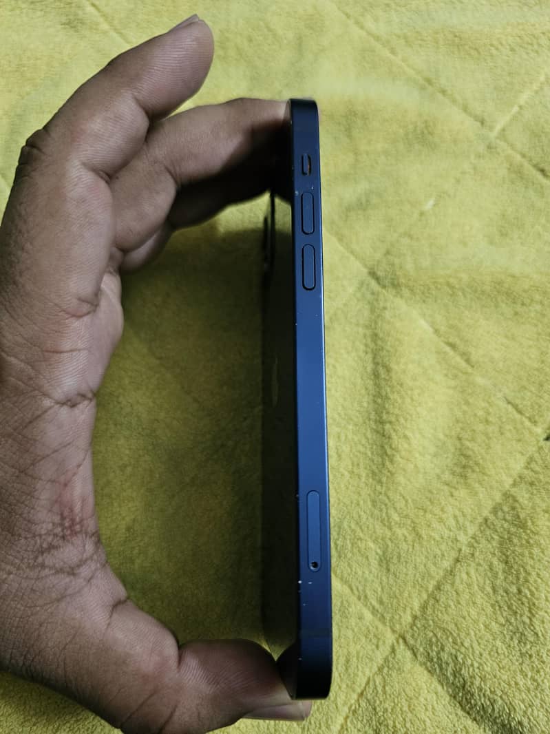 Apple iPhone 12 3