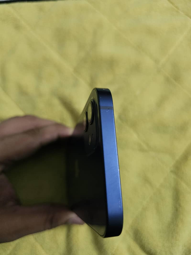 Apple iPhone 12 4