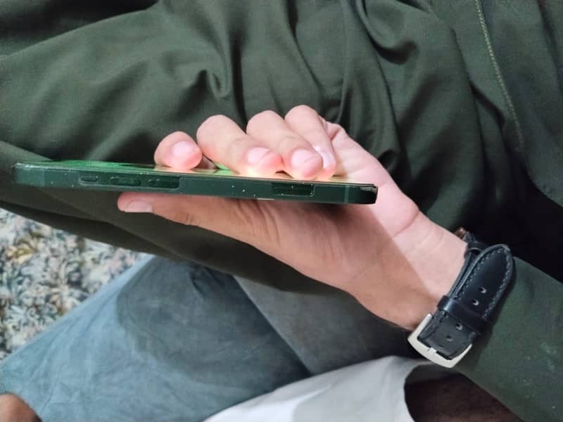 Apple iPhone 13 2