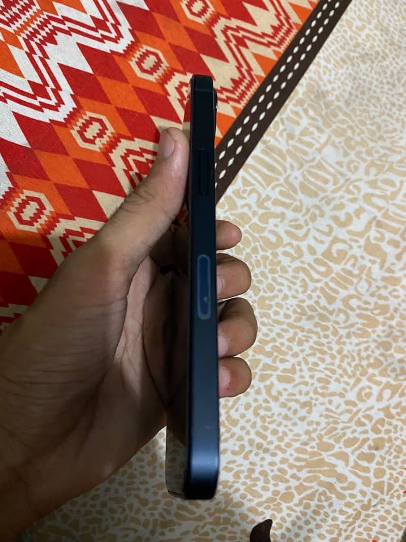 Apple iPhone 13 2