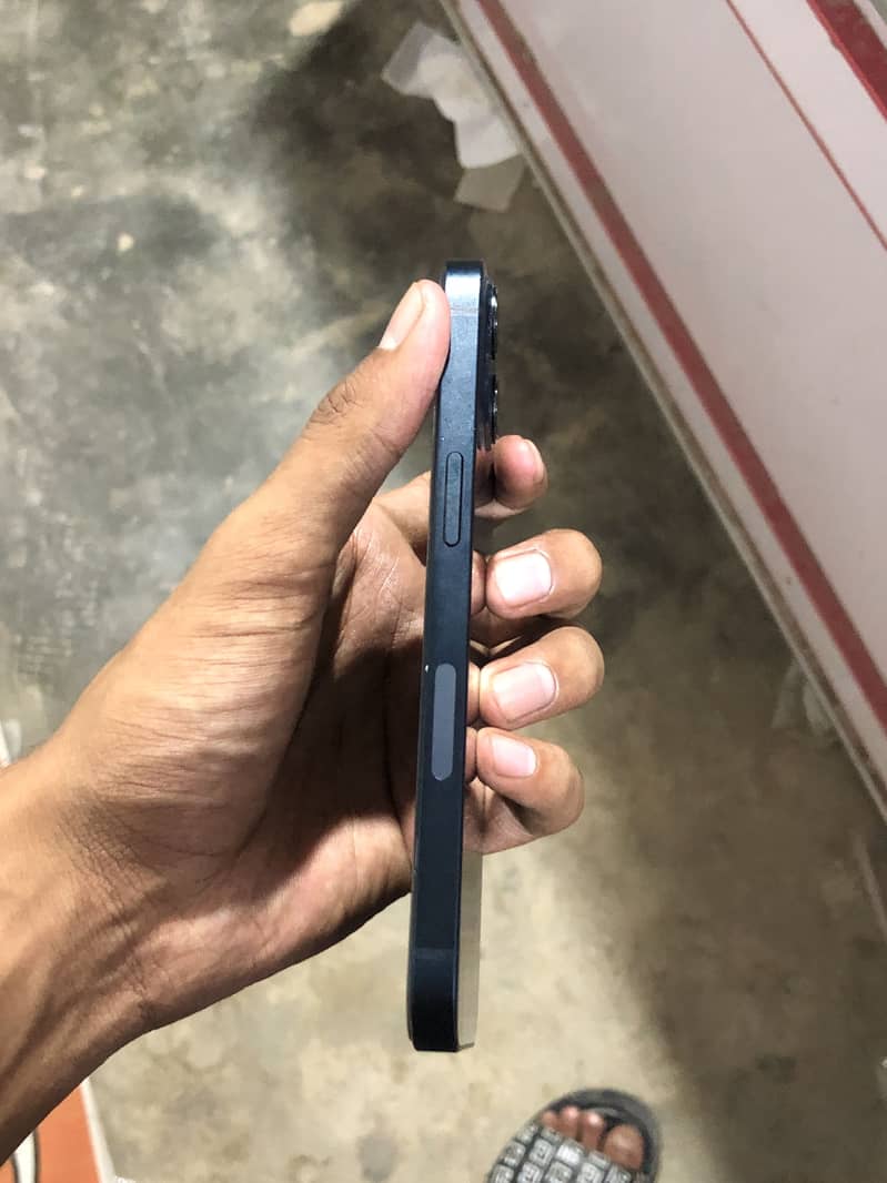 Apple iPhone 13 1
