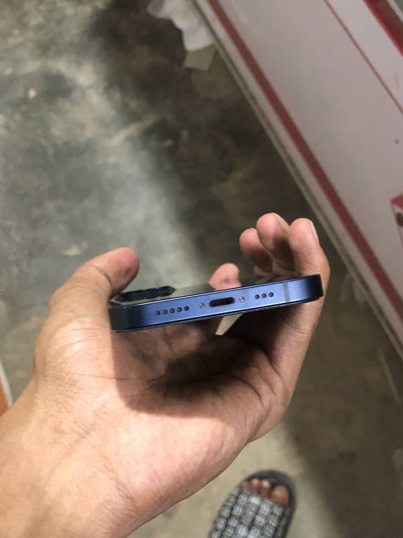 Apple iPhone 13 2