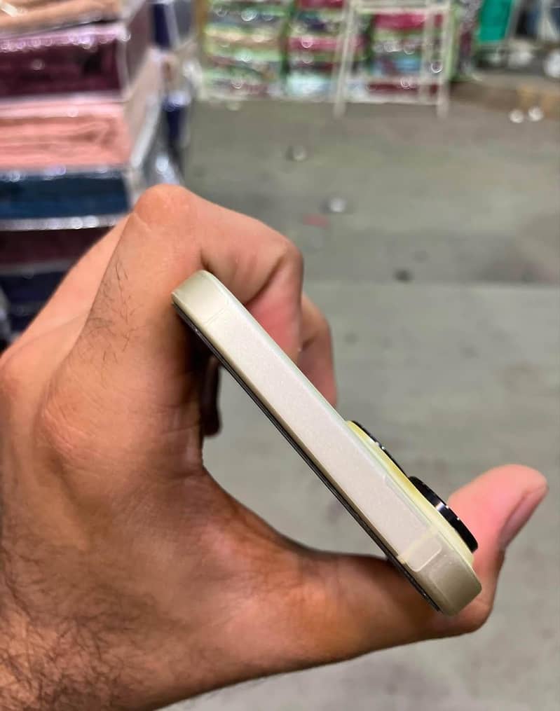 Apple iPhone 15 3