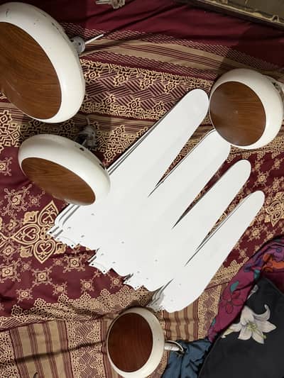 Breeze fans  GOOD condition 1 pece ka rate hai yai