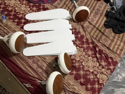 Breeze fans  GOOD condition 1 pece ka rate hai yai