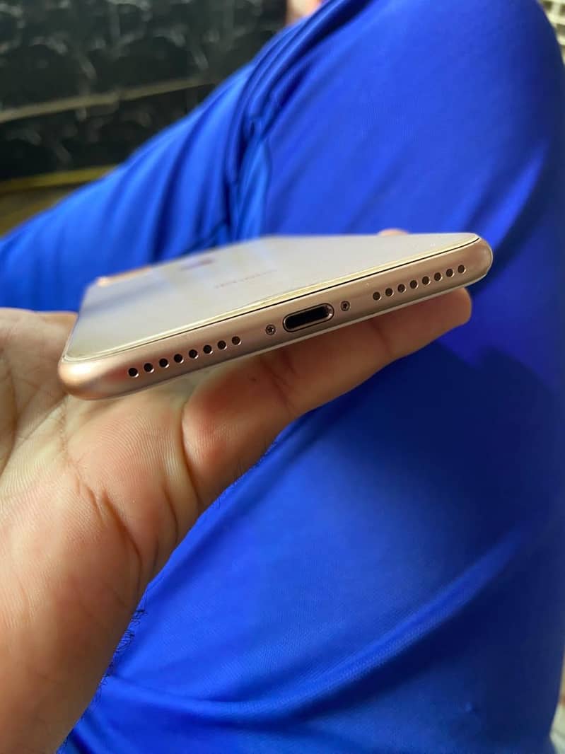 Apple iPhone 8 Plus 4