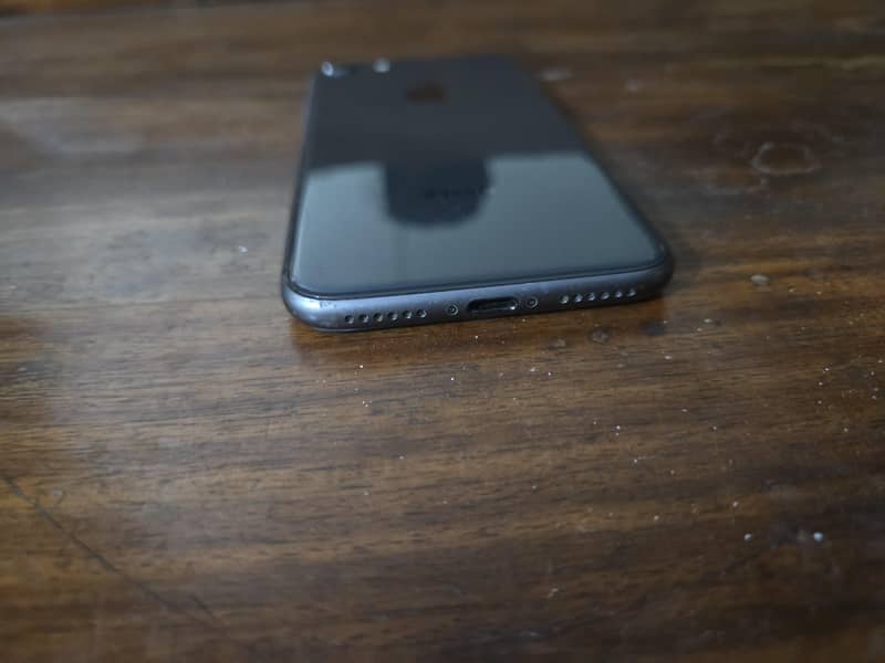 Apple iPhone 8 1