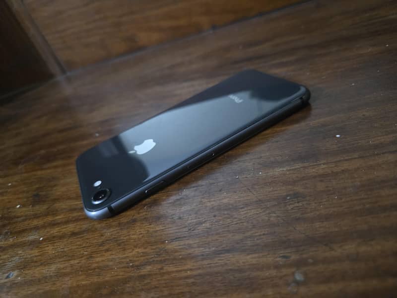 Apple iPhone 8 3