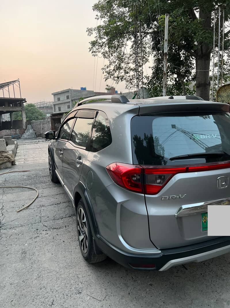 BRV / 100% no repaint guaranteed /2018 / urgent sale 3