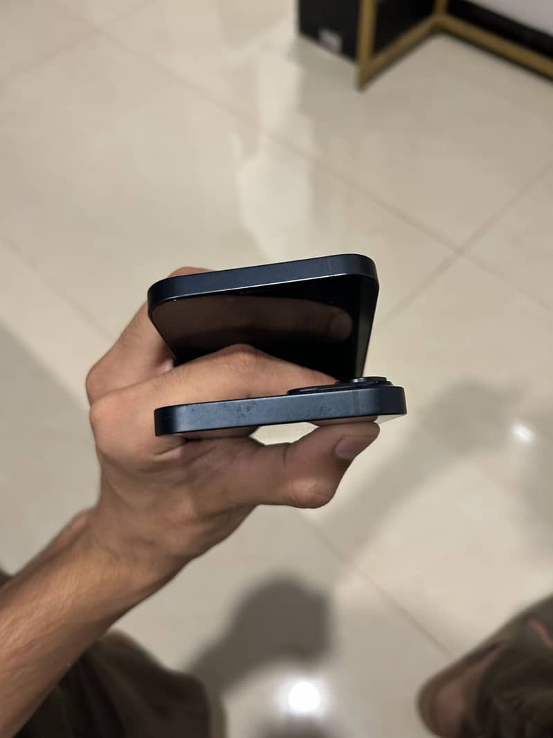Apple iPhone 13 5