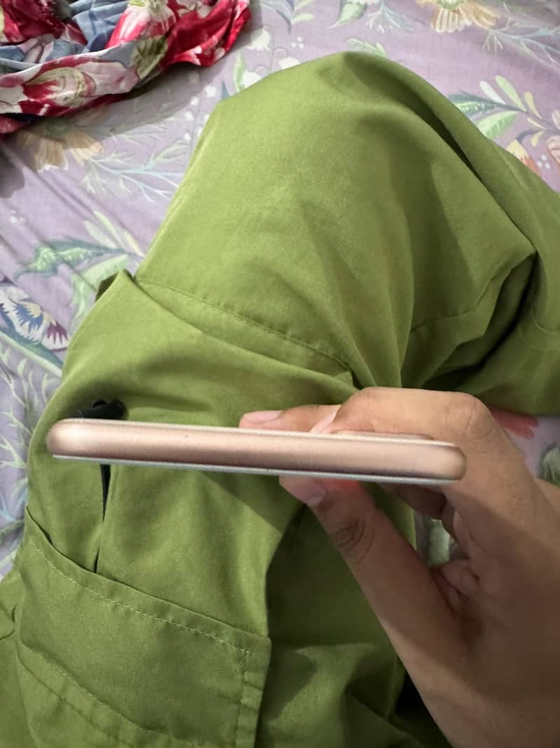 Apple iPhone 8 Plus 3