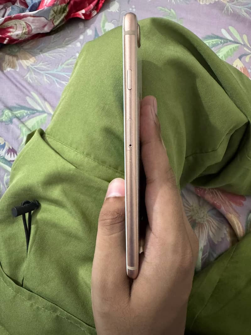 Apple iPhone 8 Plus 5