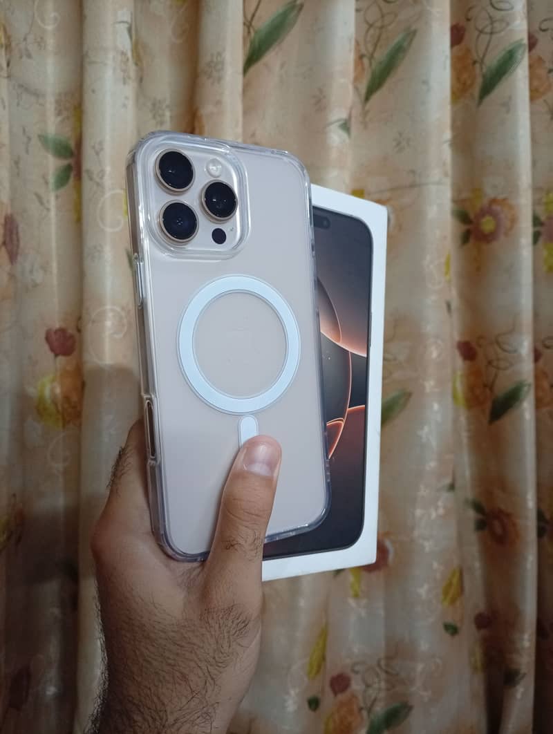 Apple iPhone 16 Pro Max 0