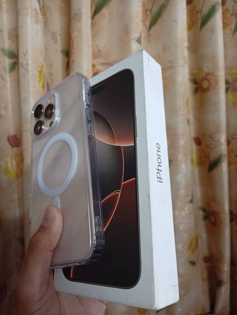 Apple iPhone 16 Pro Max 4