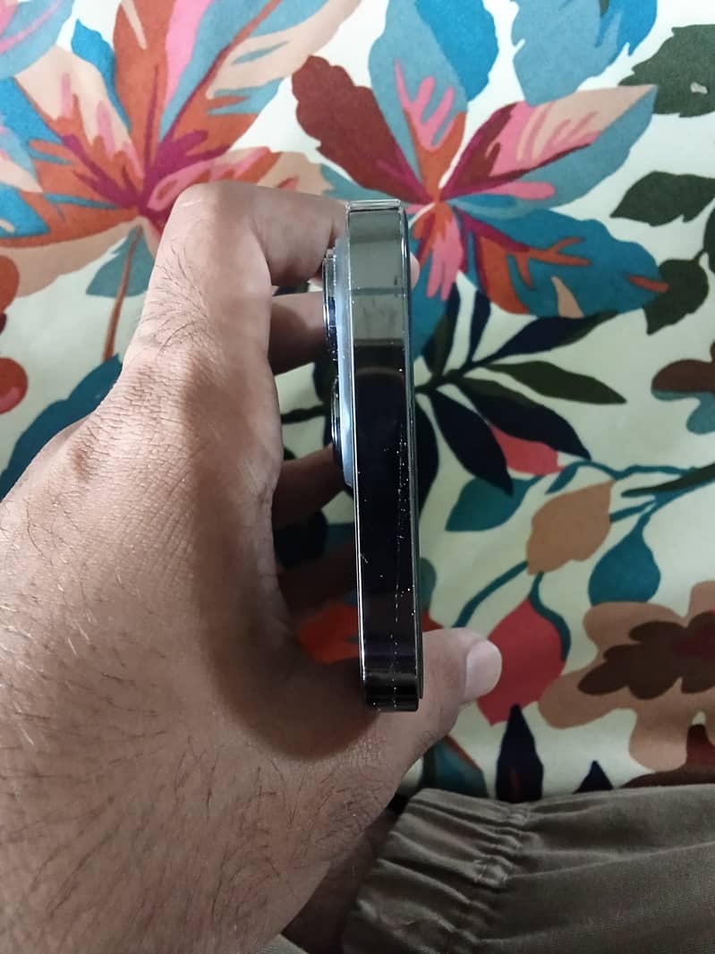 Apple iPhone 13 Pro 4