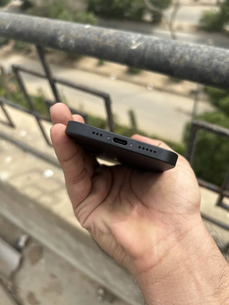 iPhone 17e (Read Ad) 5