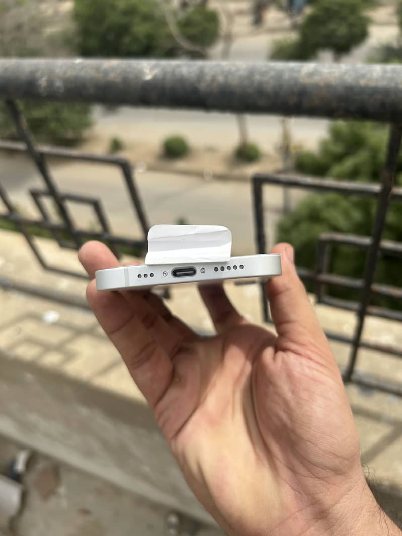 iPhone 17e (Read Ad) 7