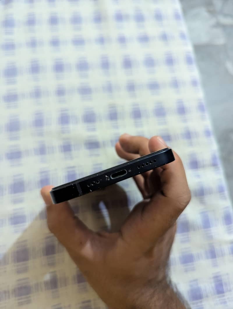 Apple iPhone 12 1