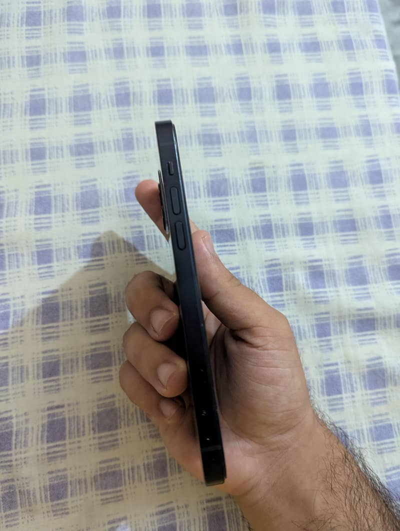 Apple iPhone 12 3