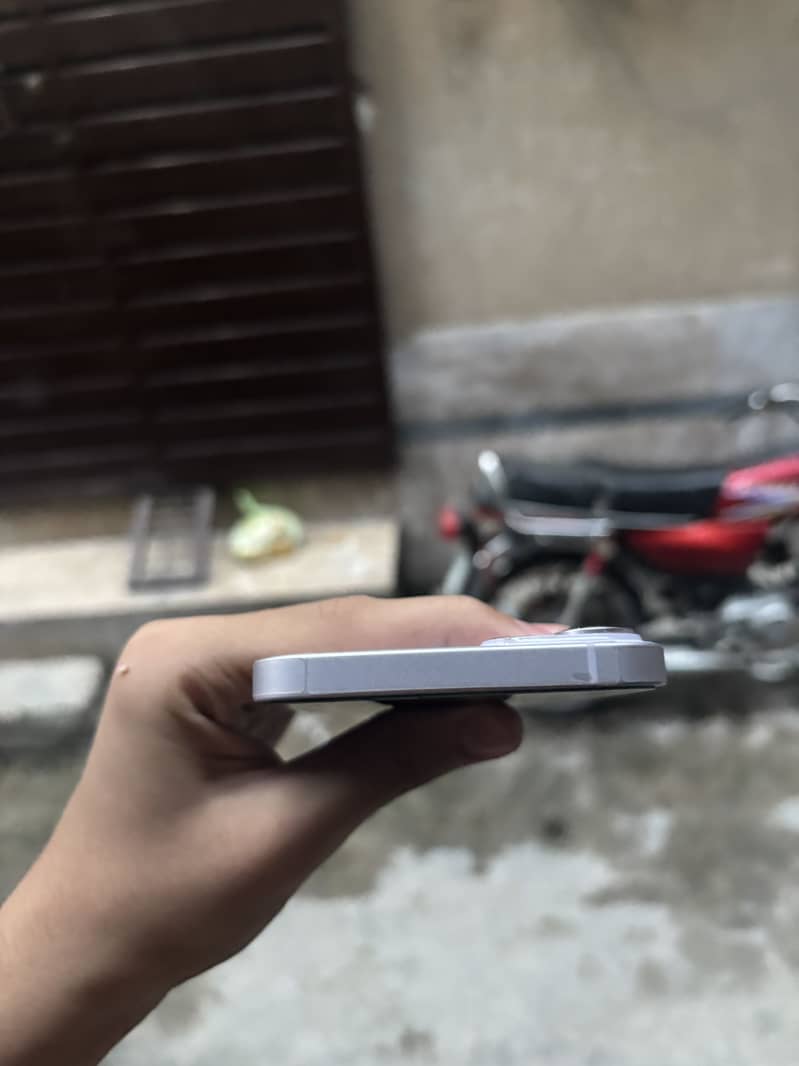 Apple iPhone 14 plus 3