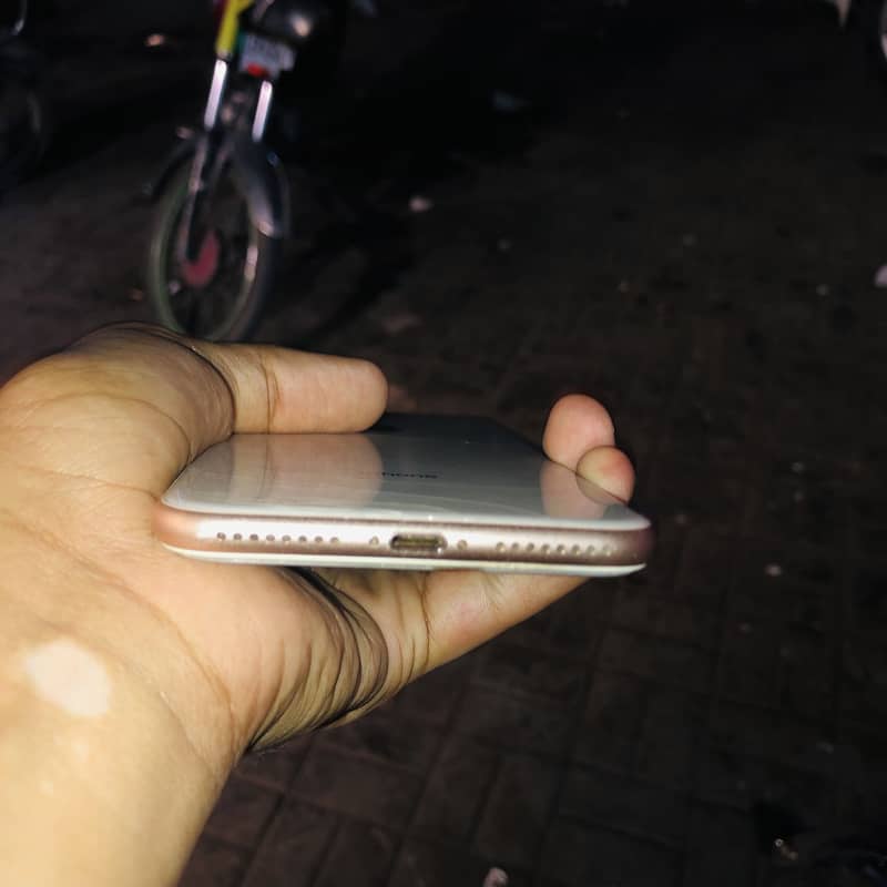 Apple iPhone 8 Plus 2
