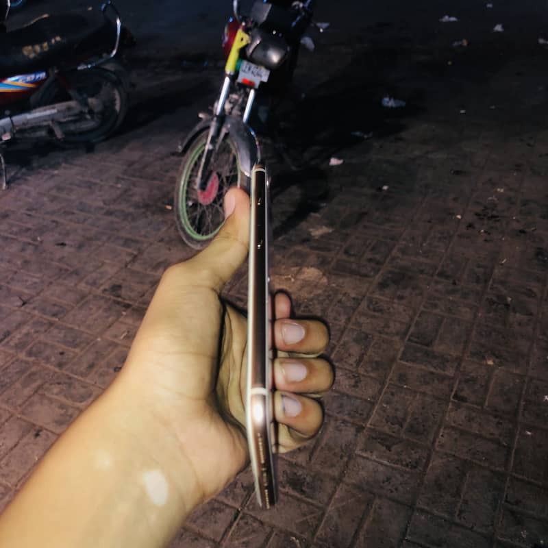 Apple iPhone 8 Plus 3