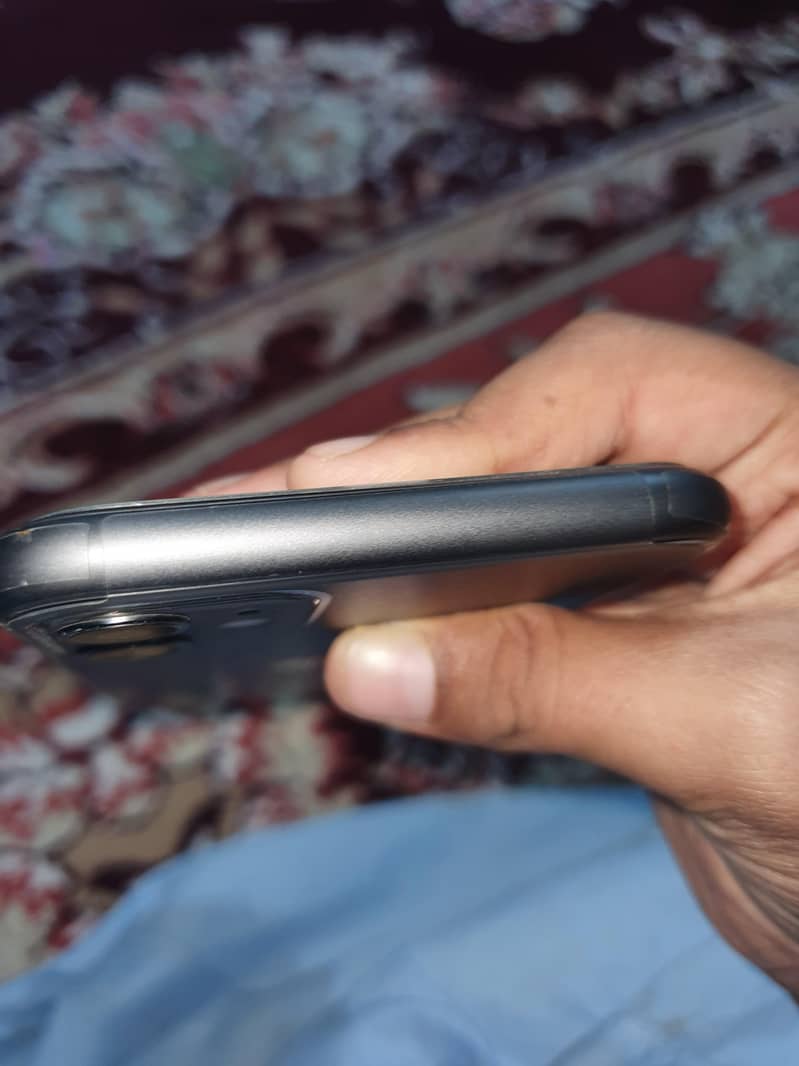 Apple iPhone 11 3