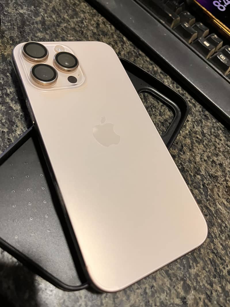 Apple iPhone 16 Pro Max 4