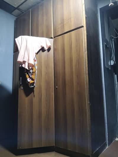 attach bath ichra metro station main road pa hi