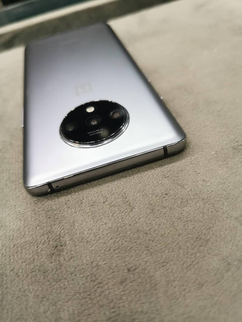One Plus 7T 1
