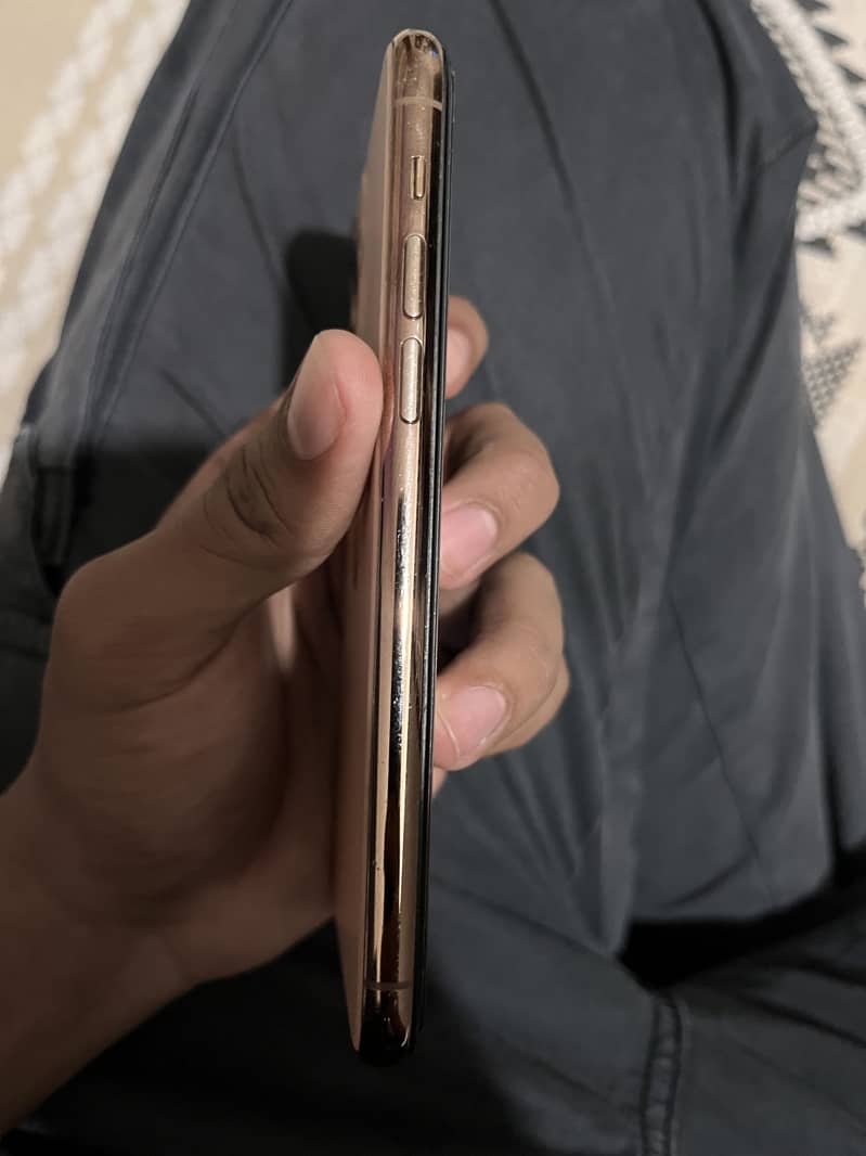 Apple iPhone 11 Pro 4