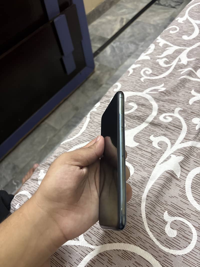 Apple iPhone 11 Pro Max 6