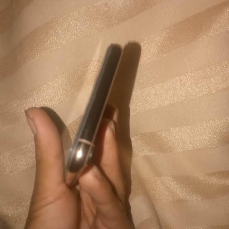 Apple iPhone XS Max 4