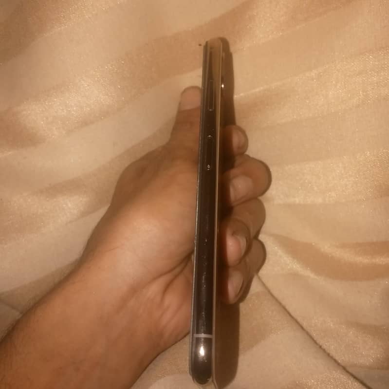 Apple iPhone XS Max 6