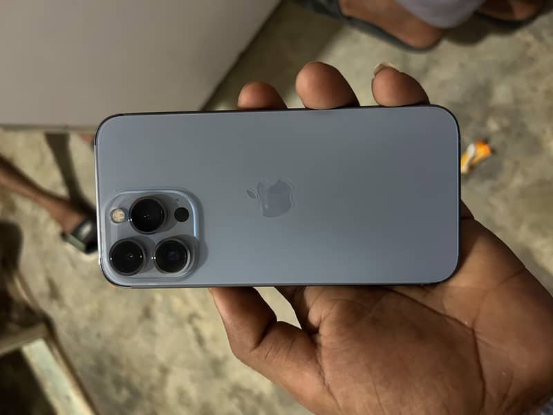Apple iPhone 13 Pro 2