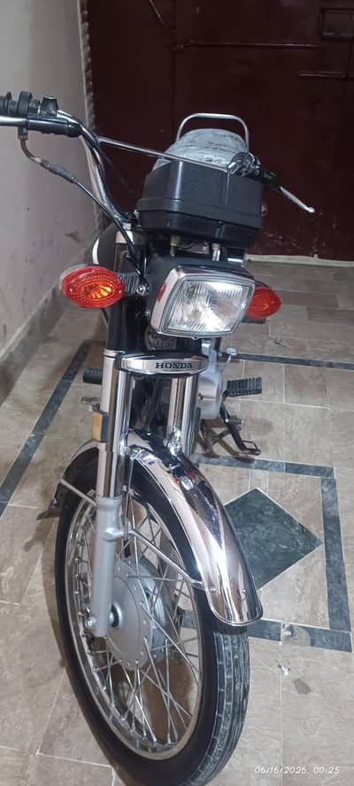 HONDA CG 125 2025 excellent condition Karachi number