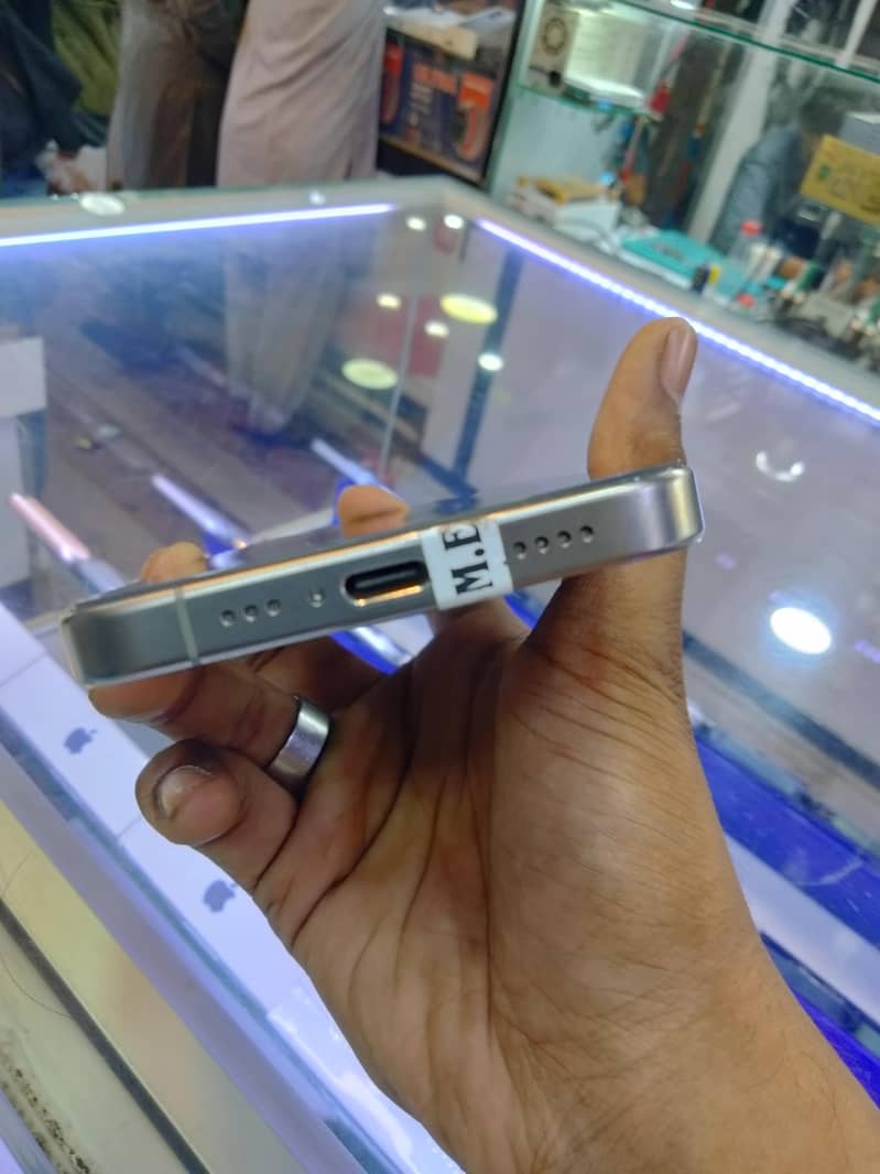 Apple iPhone 15 Pro 2
