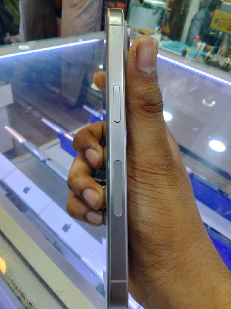 Apple iPhone 15 Pro 3