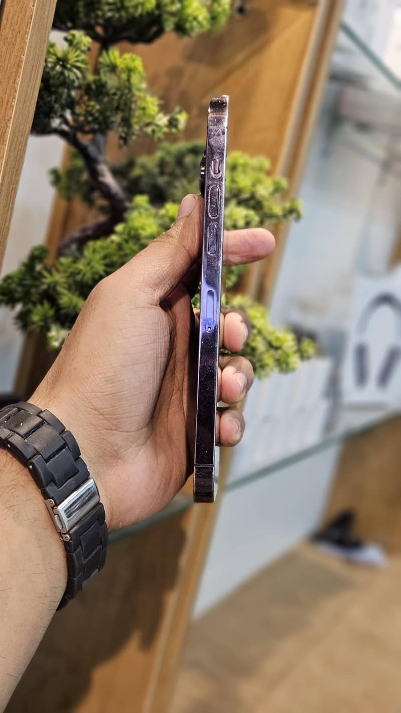 Apple iPhone 14 Pro Max 1