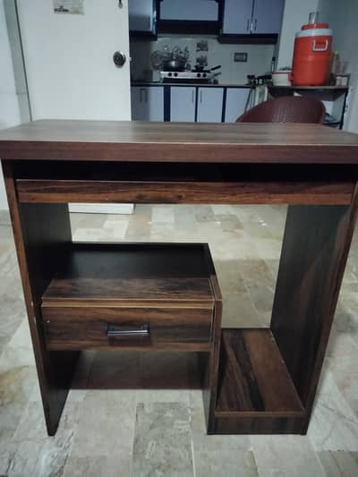 Computer table for sale 