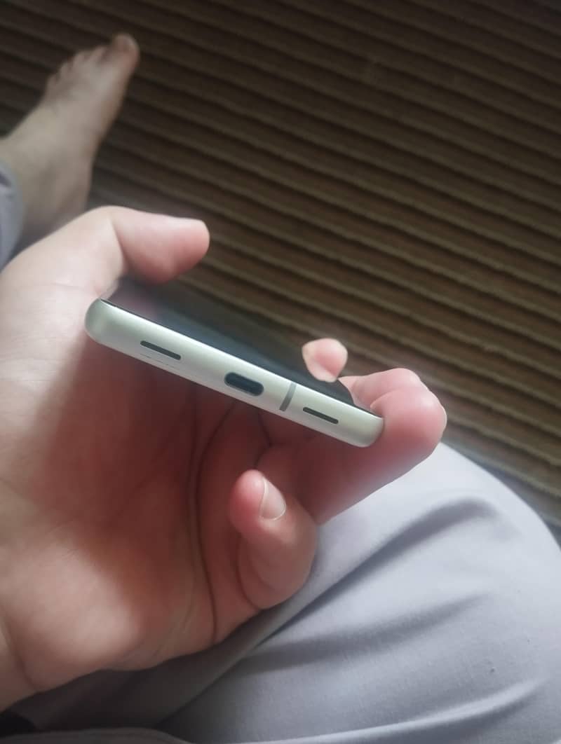 Google Pixel 7a 4