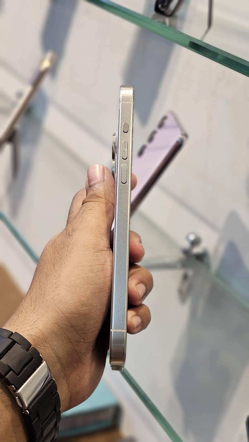 Apple iPhone 15 Pro Max 0