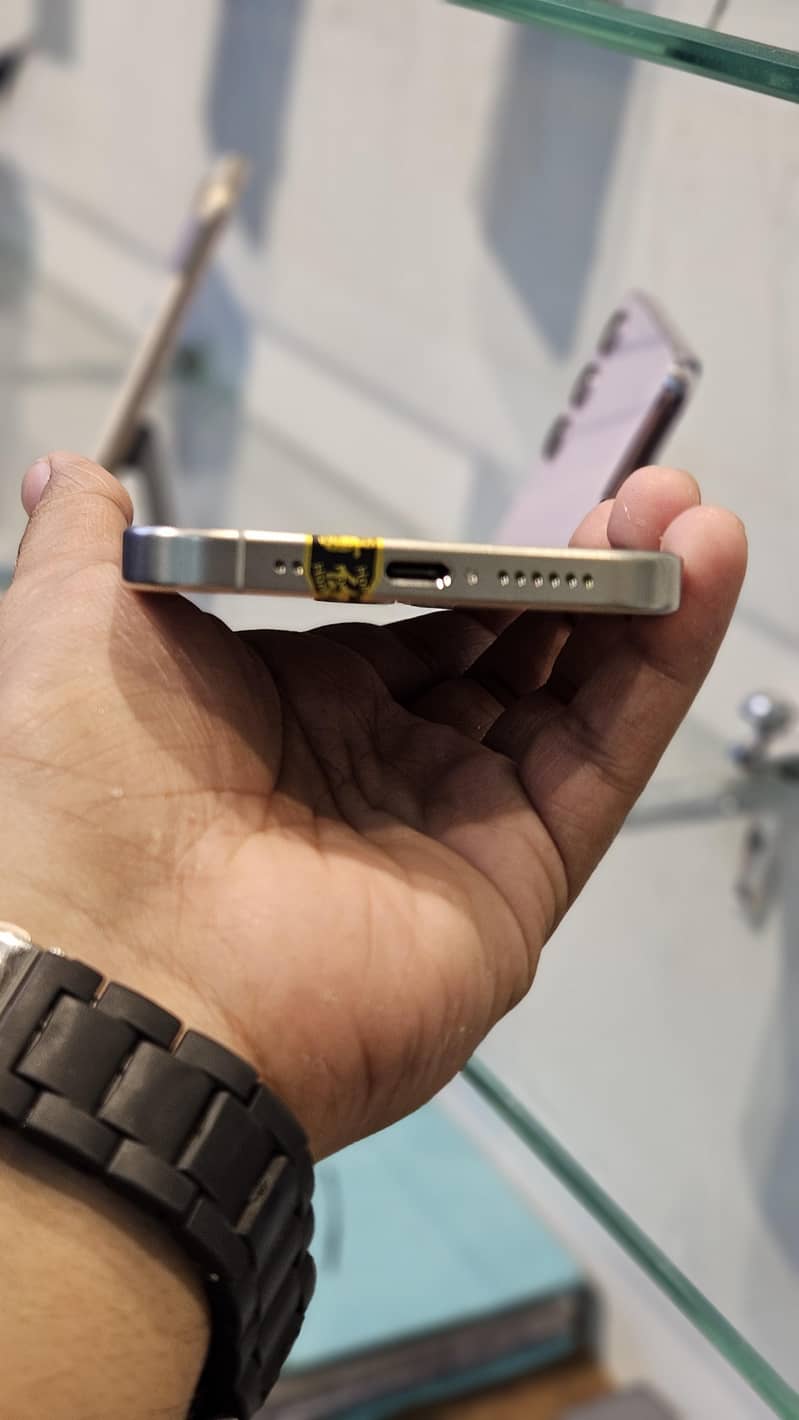 Apple iPhone 15 Pro Max 2