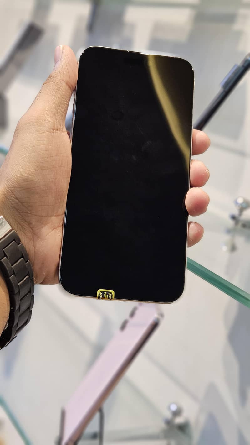 Apple iPhone 15 Pro Max 3