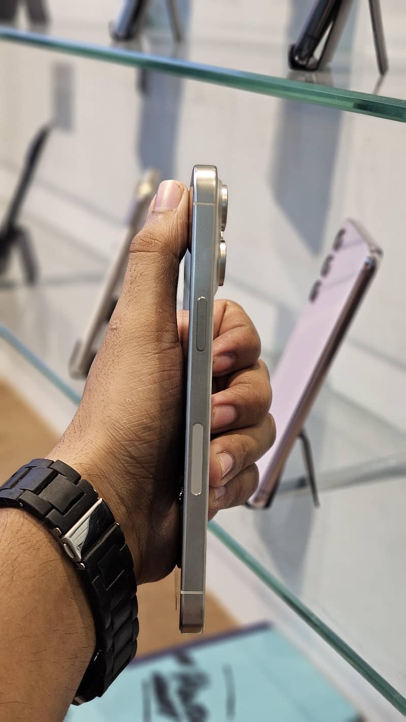 Apple iPhone 15 Pro Max 5